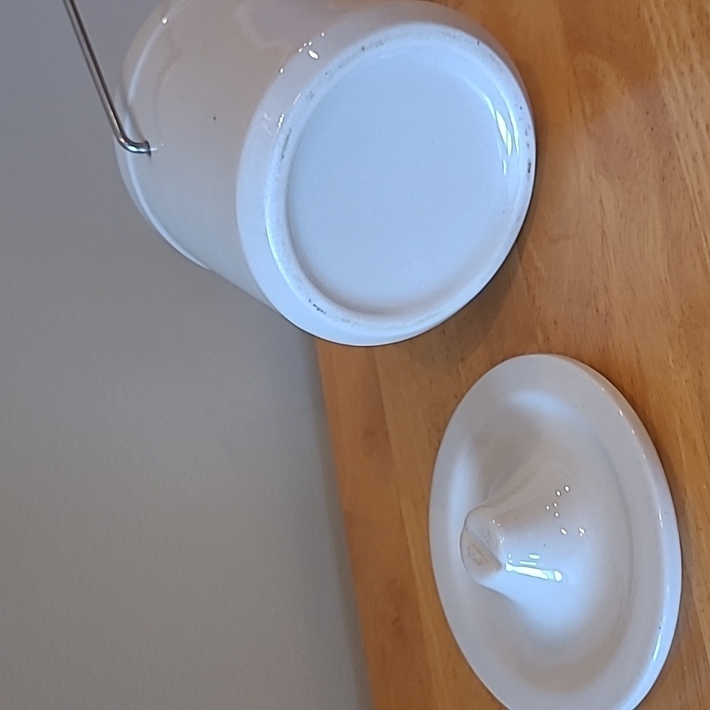 VINTAGE Cylindrical Stoneware Cheese Crock with Lid and Metal Wire Bail Closure - Picture 11 of 17